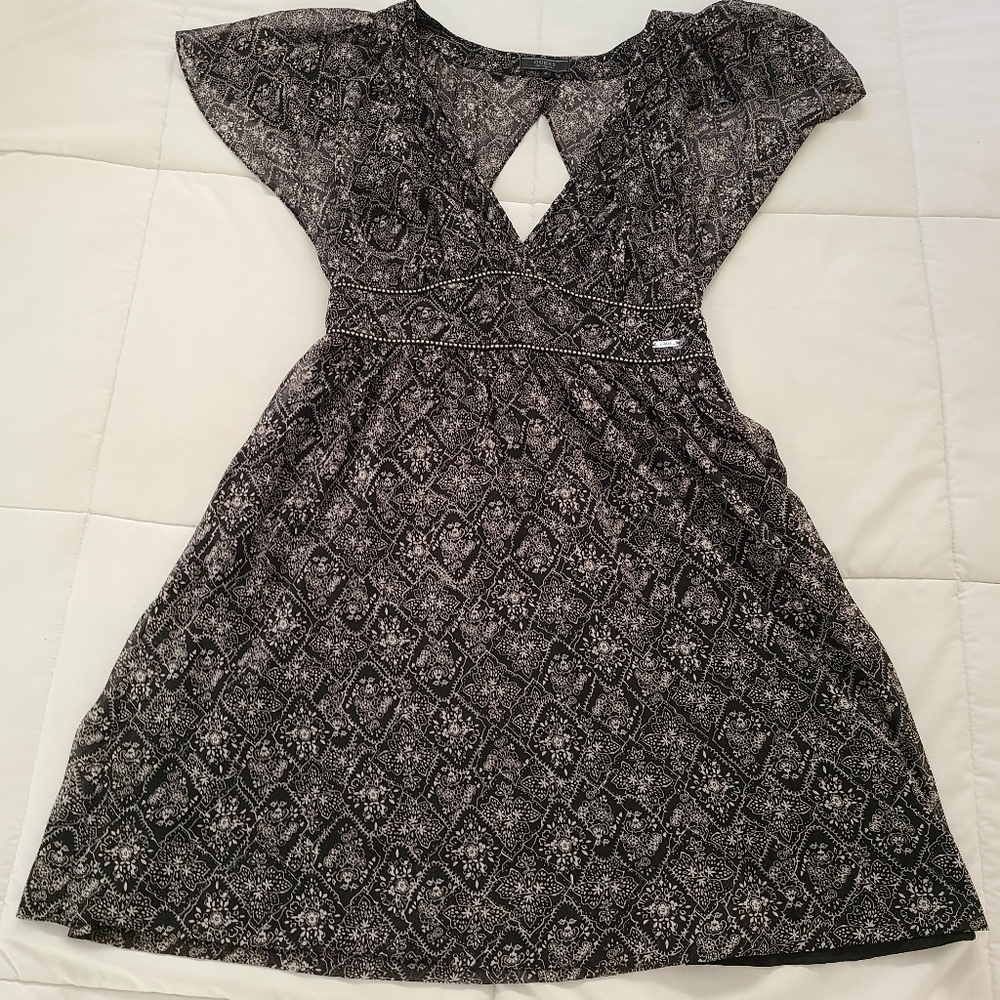 GUESS BLACK/WHITE FLORAL PRINT DRESS